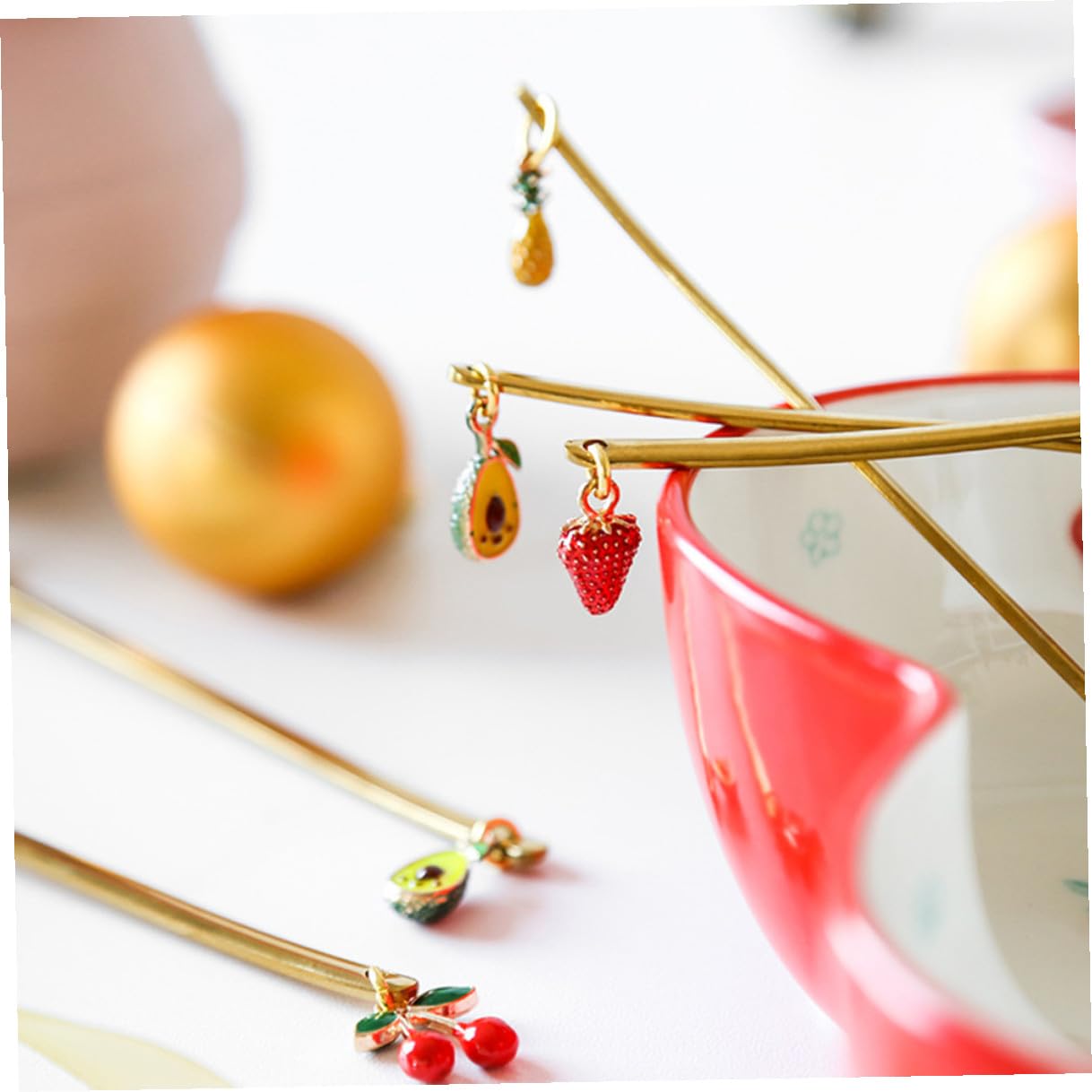 Tenedores de Postre Decorativos Colgante de Fruta, 4 Piezas | Acero Inoxidable Dorado, Pulido Espejo, Agarre Cómodo y Estilo Creativo para Mesa y Café