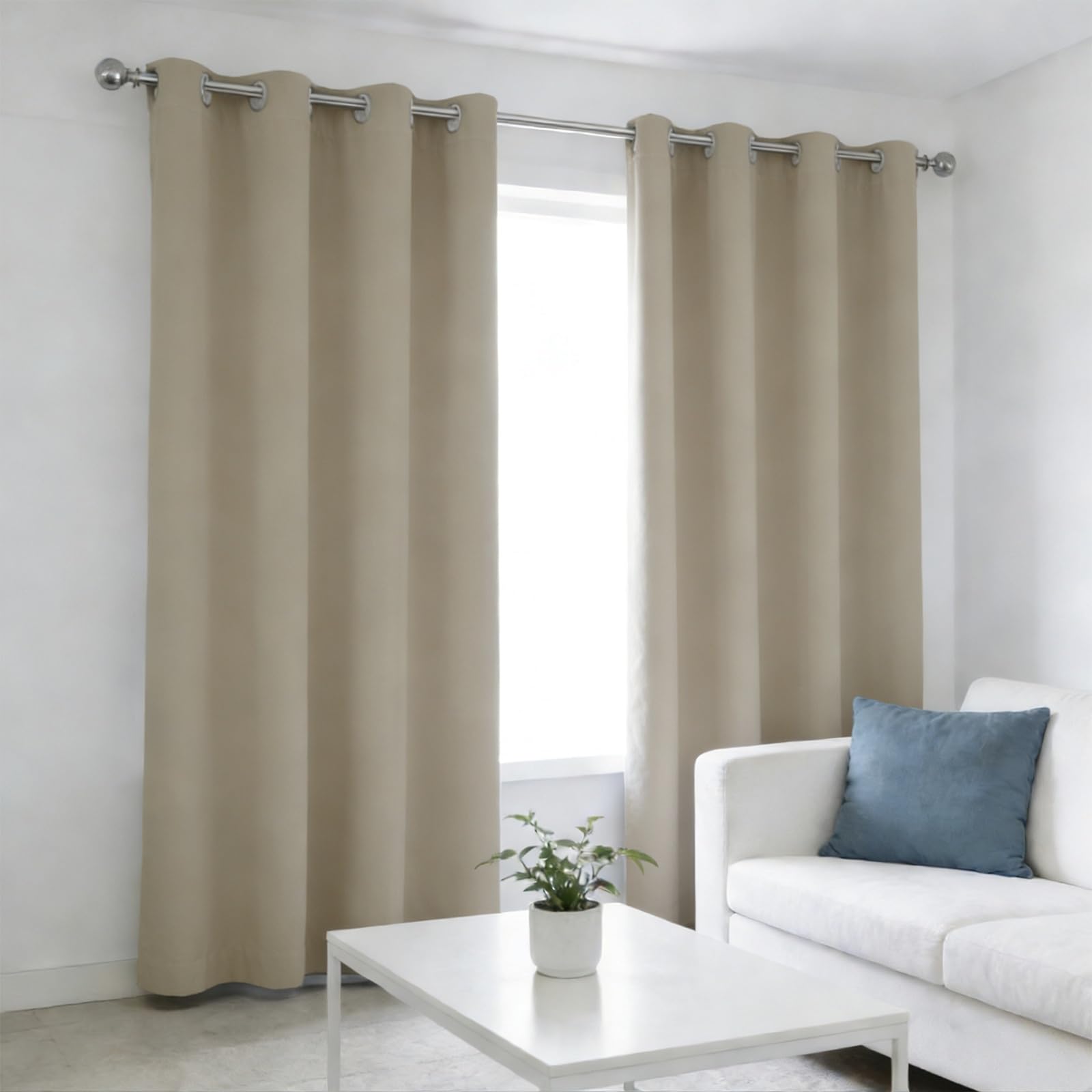 Rideaux brise-vue beige doux pour une ambiance cosy dans votre cuisine