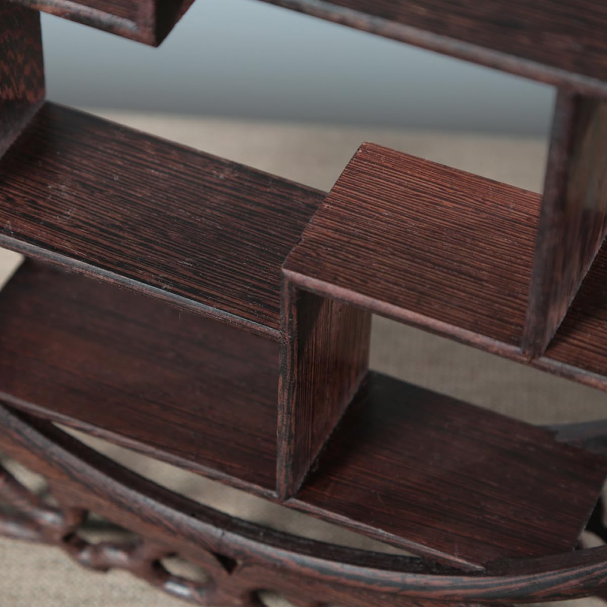 Luxshiny Solid Wood Vintage Display Stand Cucurbit Shape Crafts Shelf Chinese Design for Living Room Restaurant and Teahouse Antique Style