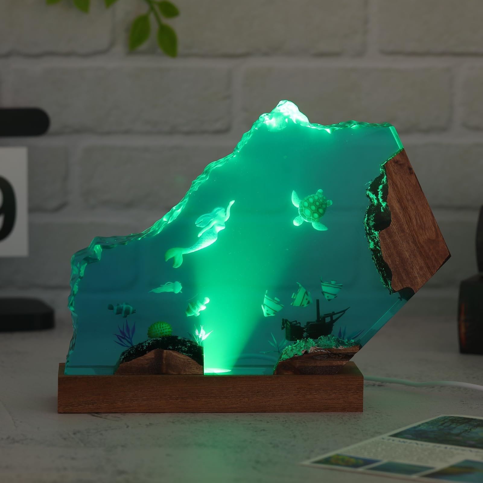 Drawelry Epoxy Resin Ocean Lamp, Handmade LED Ocean Diver Night Light, Resin Art Bedside Table Lamp for Men Office Decor Bedroom Decor 15.24x10.16cm (Mermaid and Turtle)