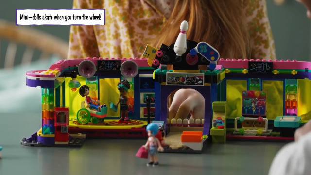 Amazon.com: LEGO Friends Roller Disco Arcade Set 41708, Toy