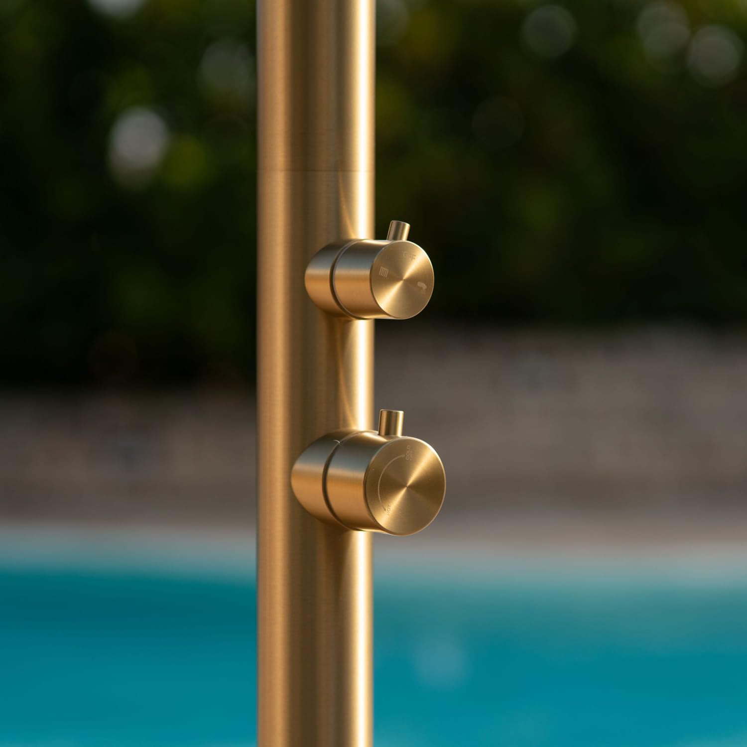 Sined Quartu Douche Dexterieur En Acier Inoxydable 316l Avec Tête De Douche Et Lavepieds h 2289 Cm Inox Oro Avec Douche De Tête Et Lavepieds