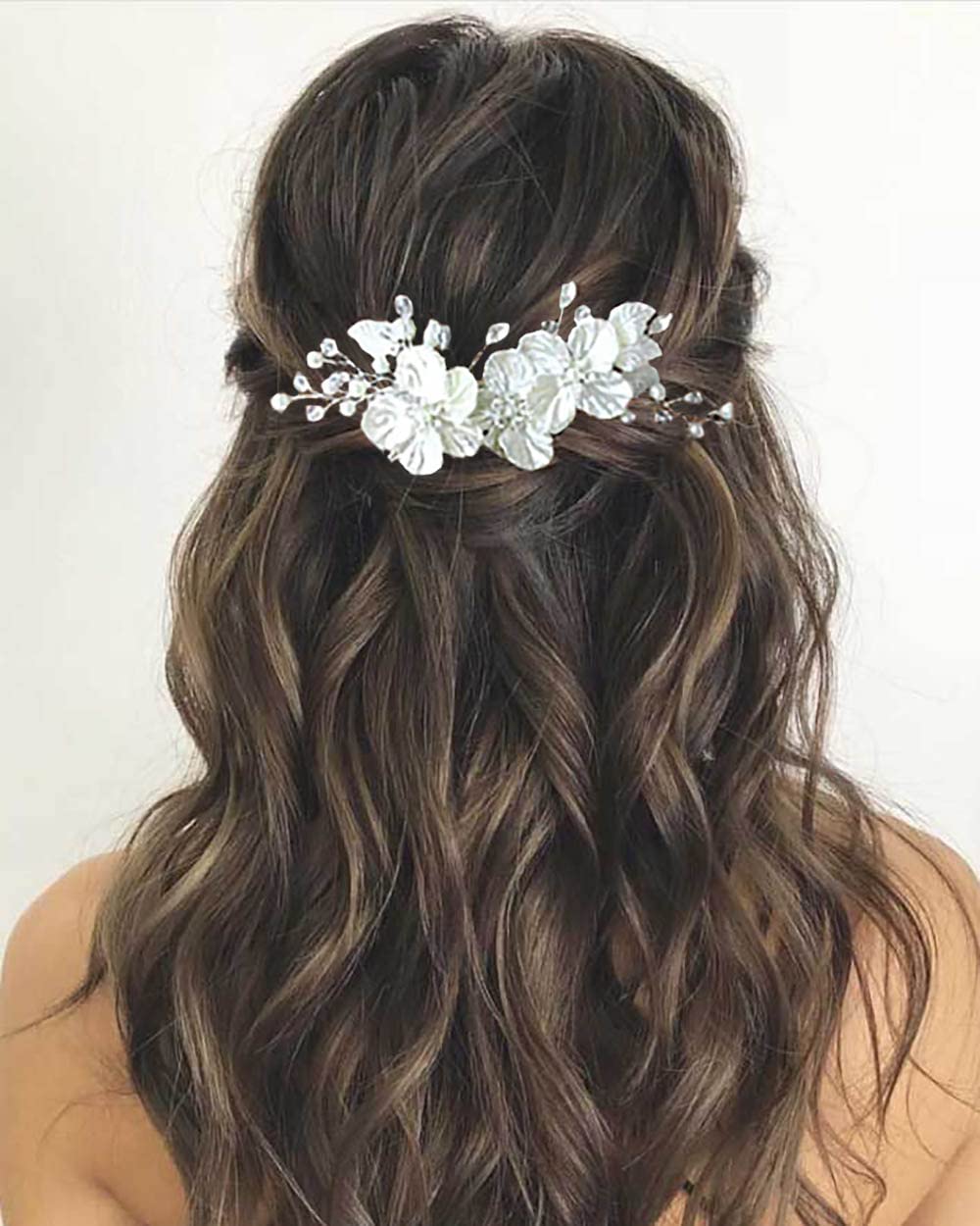 Prosy Fermaglio per capelli da sposa con fiori color argento, con perle, strass, per donne e ragazze