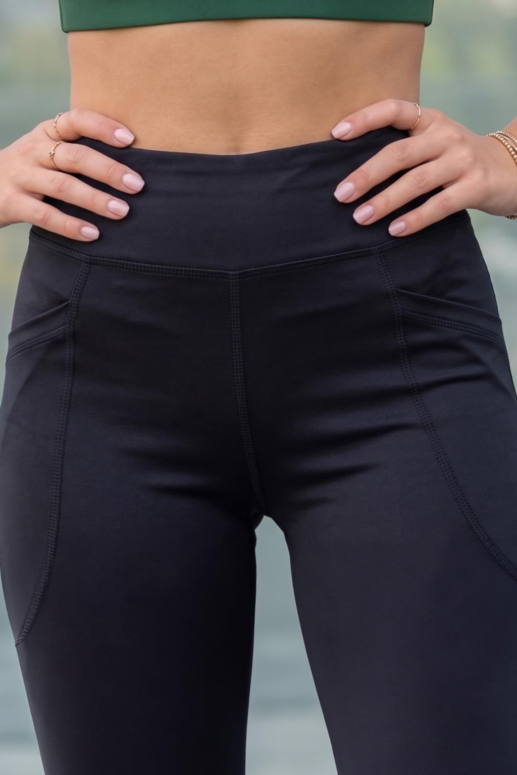 JUNEBERRY® Damen-Sport-Leggings aus massivem Spandex, enge Passform, dehnbar, leicht und bequem für das Fitnessstudio. Farben: Schwarz, Marineblau, Hellgrau, Salbei, Kakao, Wein, Mauve.