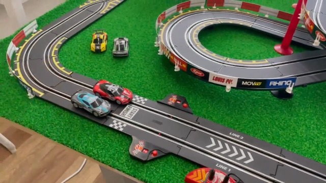 Amazon.com: RACEXCALE Mega Loop Racer - 1:43 Scale Slot Car Track