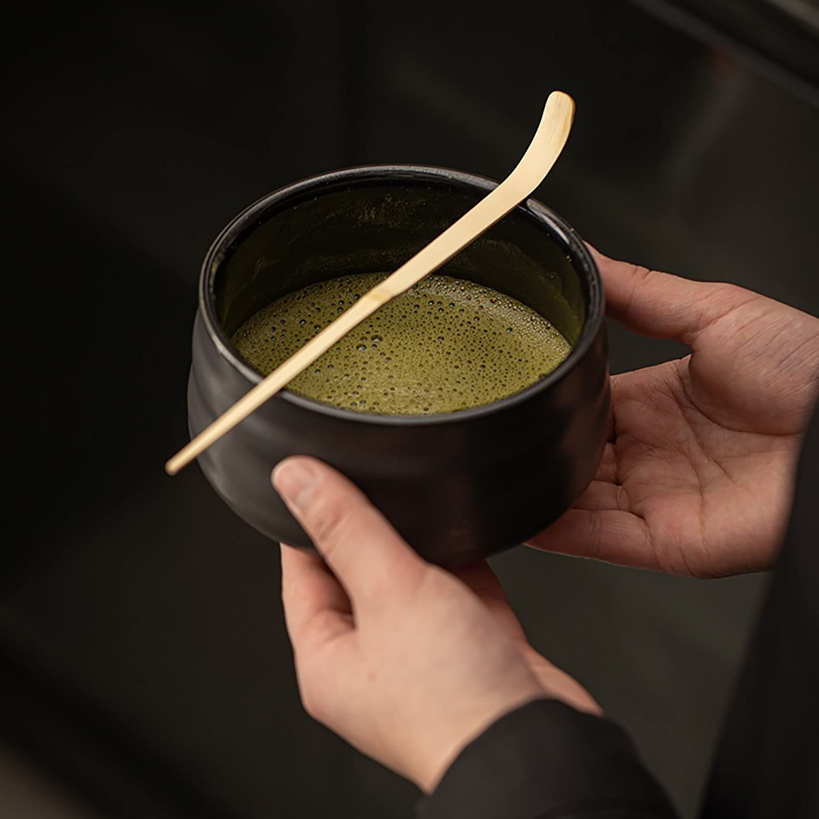 Japanisches Matcha-Besen-Set mit 4-teiligem Matcha-Besen-Set, Besenhalter, Teelöffel und Zubehör – Komplettes Matcha-Teezeremonie-Set für zu Hause (Grau-Schwarz)
