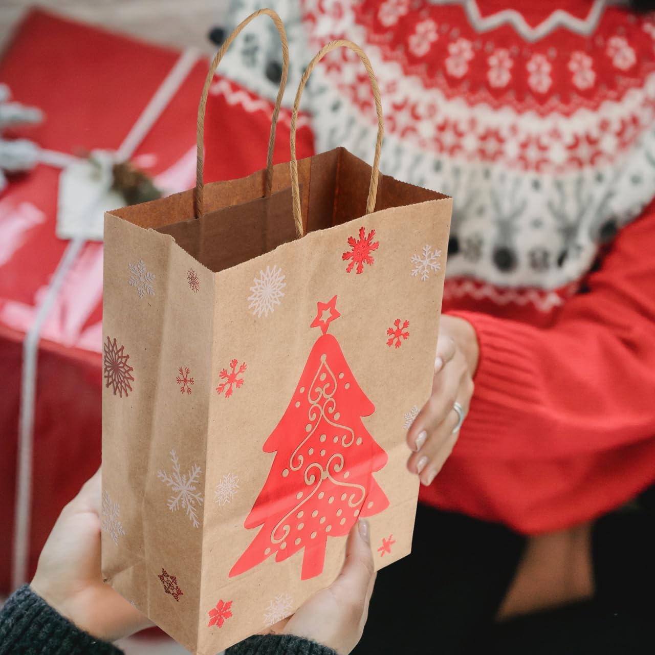 FOMIYES 24PCS Christmas Kraft Gift Bags 6 Styles Xmas Wrapping Paper Bags with Handles Reusable Treat Bag for Holiday Party Favor Supplies