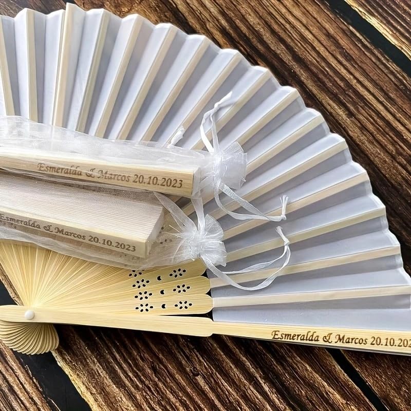 Personalisiert Gravierte Weiße Faltbare Papier Handfächer mit Geschenkbeutel & Individuelle Fächer Party Hochzeitszubehör Souvenir (60)