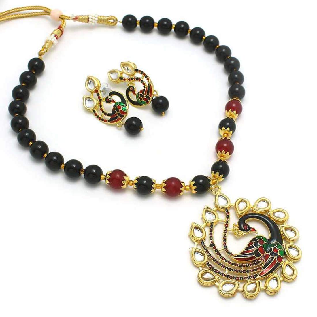 Elegant Jewellery Set: Earrings and Necklace