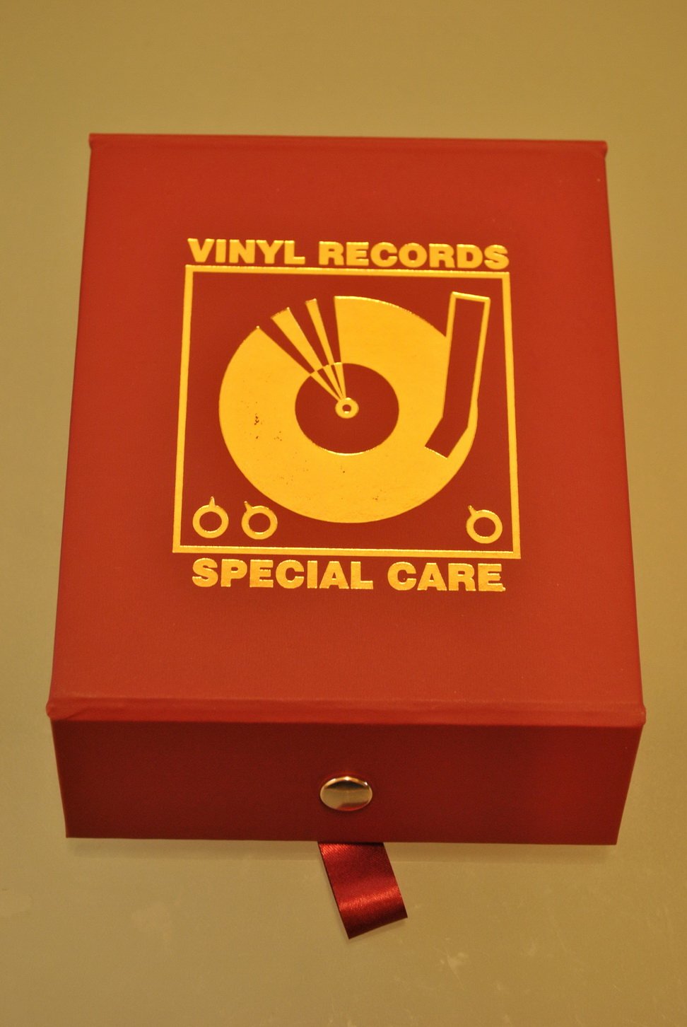 Records Special Care Pack [Deluxe Box Stylus Cleaner, Carbon Fiber Brush, Velvet Pad Record Brush, Antistatic Cleaner Spray and Microfiber cloth] (Red)