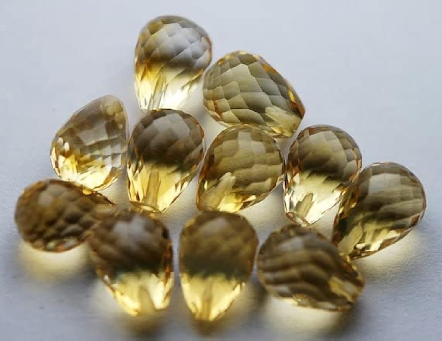 Citrine naturelle briolette 8x6mm pour fabriquer des boucles d'oreilles bohèmes et solaires