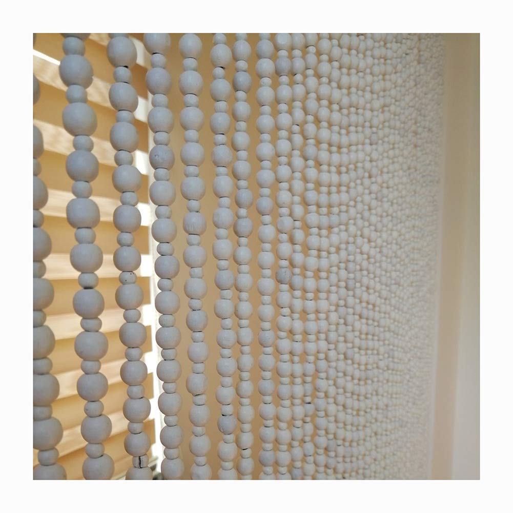 Rideau de ficelle de perles en bois blanc pour structurer un studio ou une entrée