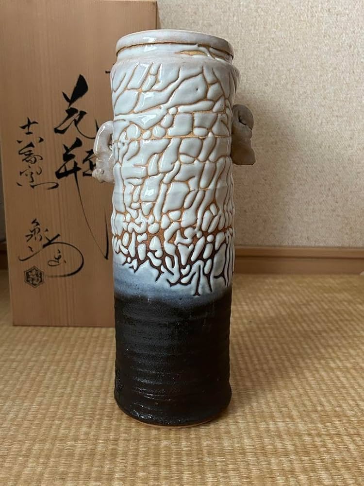 『お祭りうー特価』　岩国焼(萩焼) 山田 象陶　『白蛇釉』　花瓶 Amazon｜岩国焼(萩焼) 山田 象陶 『白蛇釉』 花瓶｜花立・華瓶