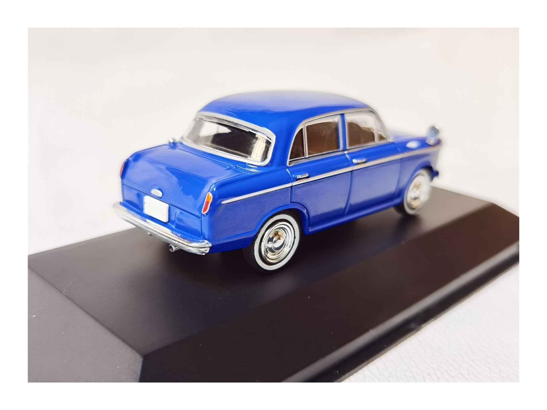 Amazon | ミニカーモデル 1:43スケール 日産 ダットサン ブルーバード