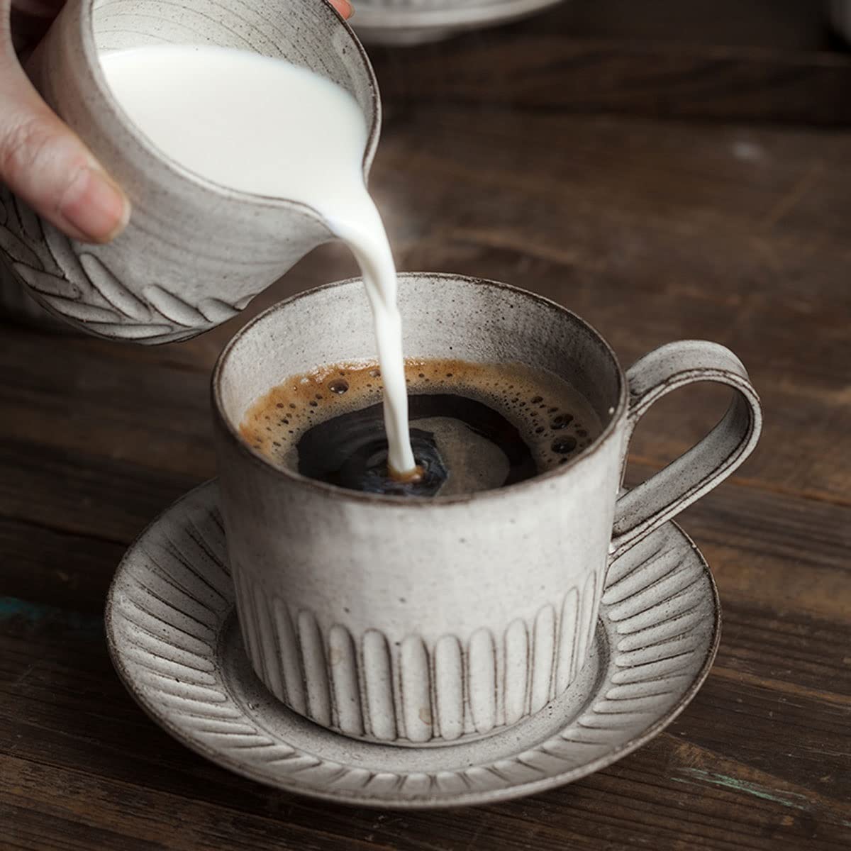 Zestaw filiżanek i spodków w europejskim stylu kreatywna porcelanowa filiżanka do herbaty retro ceramiczny kubek do latte kubek do picia 260 ml kubek na mleko do domu, restauracji