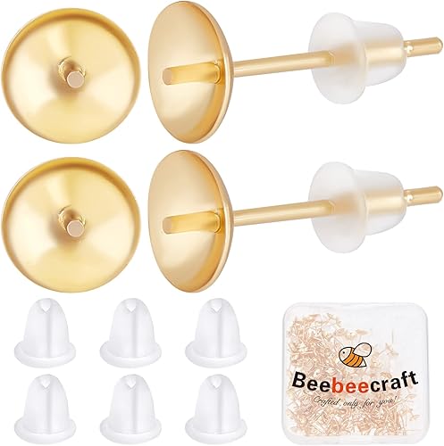 Beebeecraft 1 caja de 200 piezas de aretes de perlas chapados en oro de 24 quilates para cuentas medio perforadas con 200 tuercas de plástico de