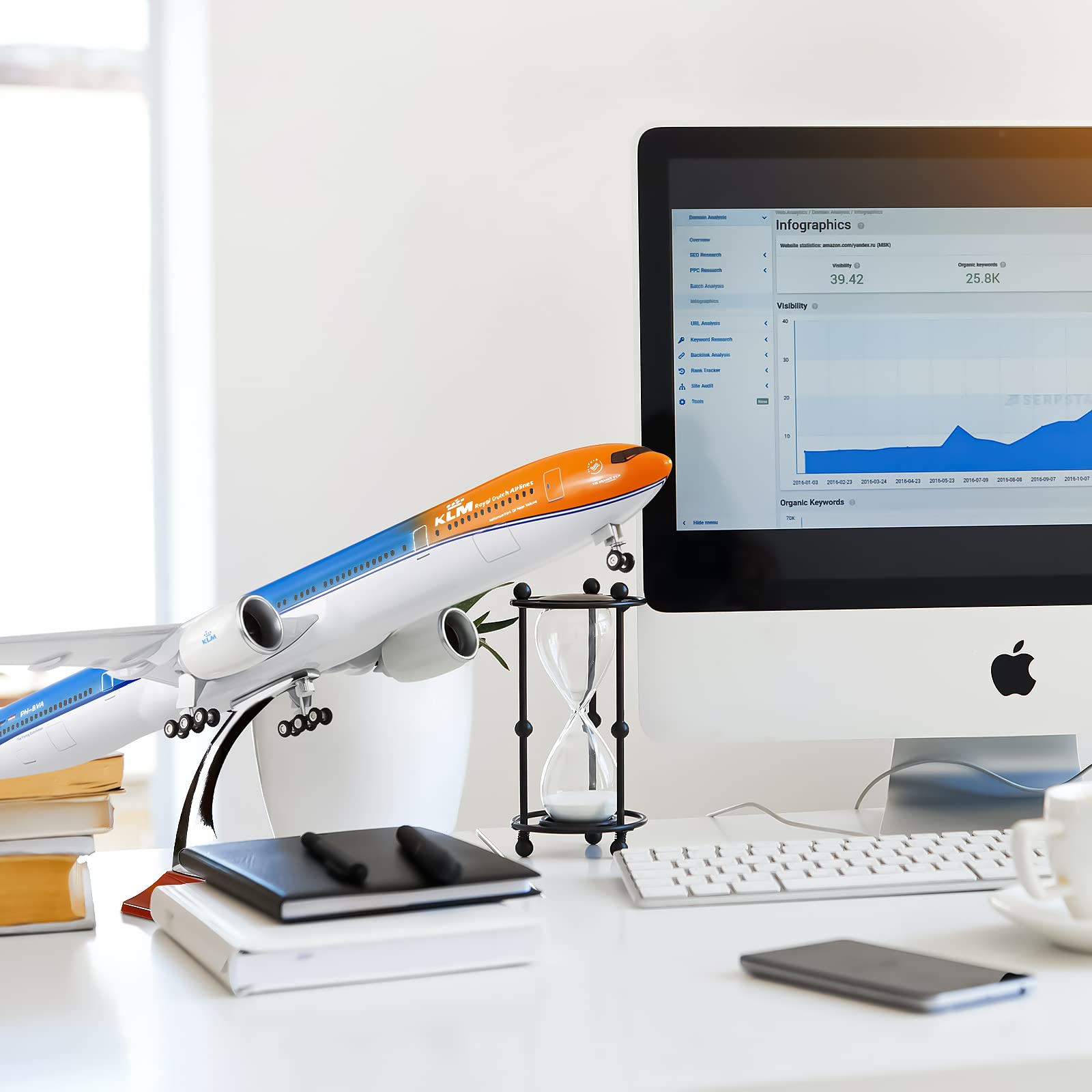 Lose Fun Park 1:130 Scale Large Model Airplane Holland KLM Boeing 777 Plane Models Diecast Airplanes with LED Light for Collection or Gift