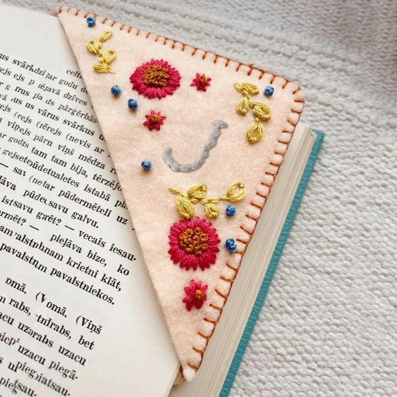 Litthing Hand Embroidered Corner Bookmark, 26 Letters Personalised Seasons Felt Triangle Bookmarks Gifts for Book Lovers Men Women — image 1