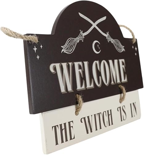 Miniatura 3 de Ebros Gift Halloween Witchcraft Wicca Occult Welcome The Witch Is In Crossed Escoba Crescent Moon Yute Cuerdas de cuerda de madera MDF para colgar