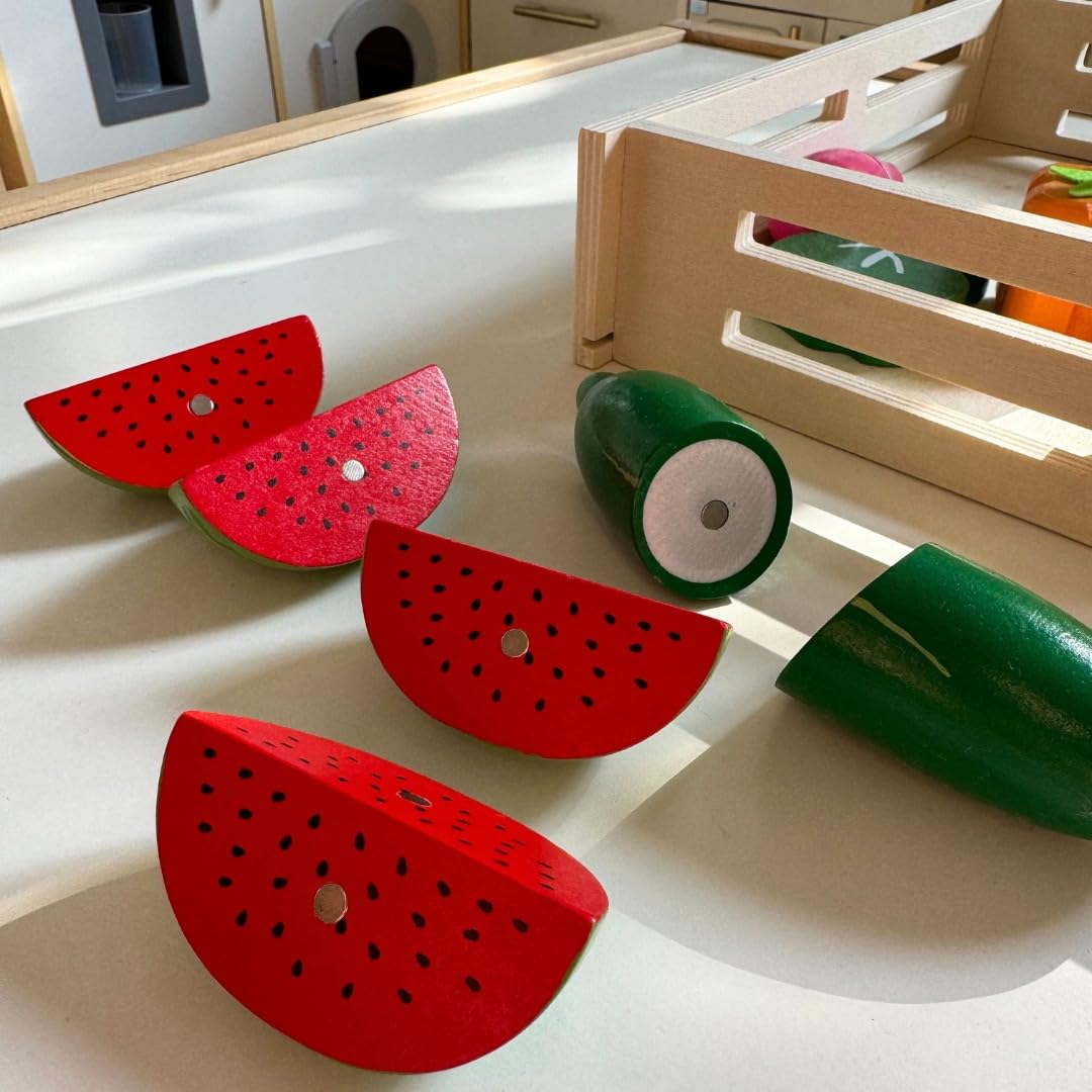 Mamabrum Frutas y Verduras Juguete - Set de Comida Madera con 17 Elementos Magnéticos - Comida de Juguete para Cocinita Infantil con Tabla, Cuchillos y Caja Almacenamiento - 3+ Años