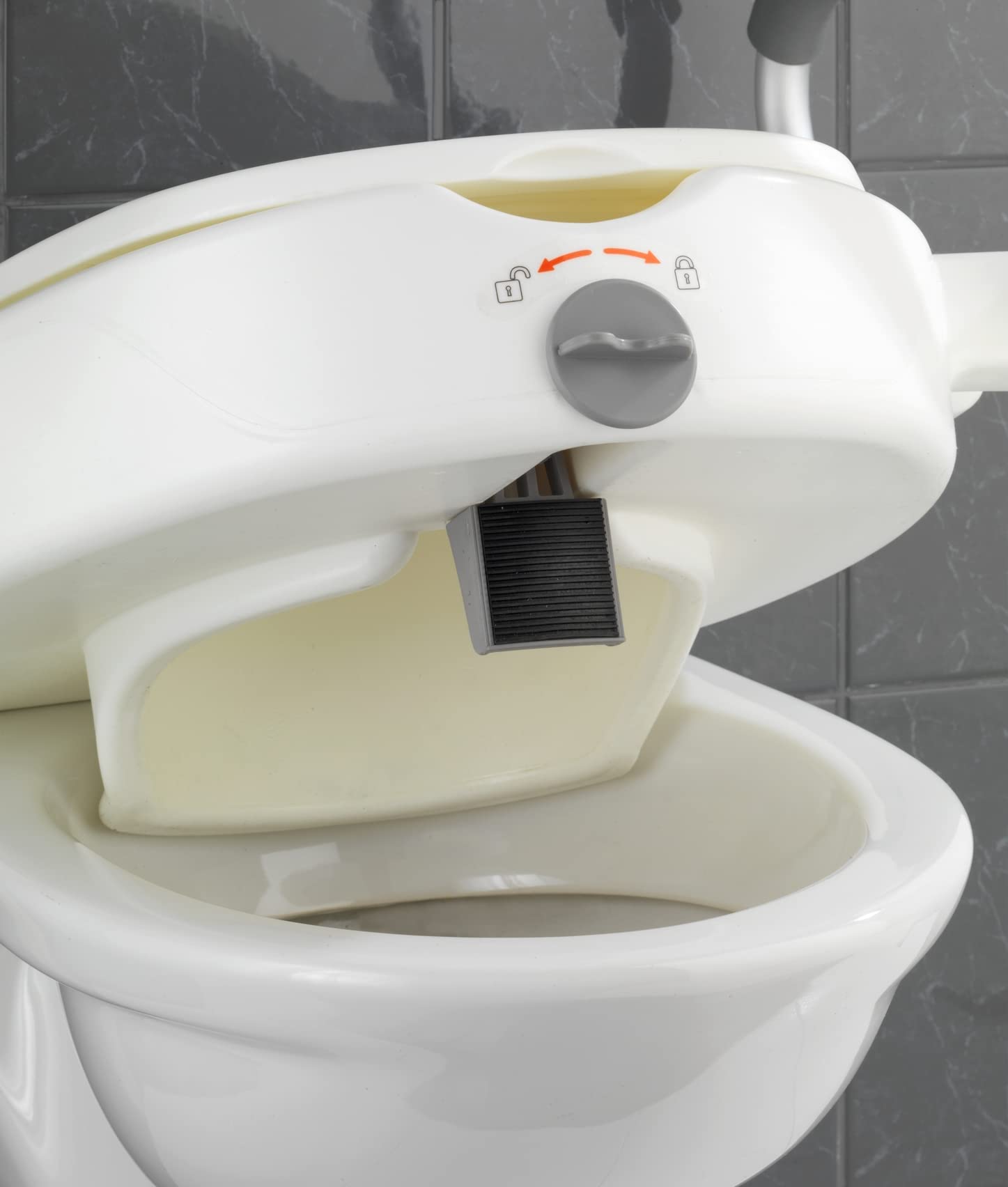 WENKO Sedile WC rialzato con braccioli Secura, Plastica, 5535 x 37.5 x 47.542.5 cm, Bianco