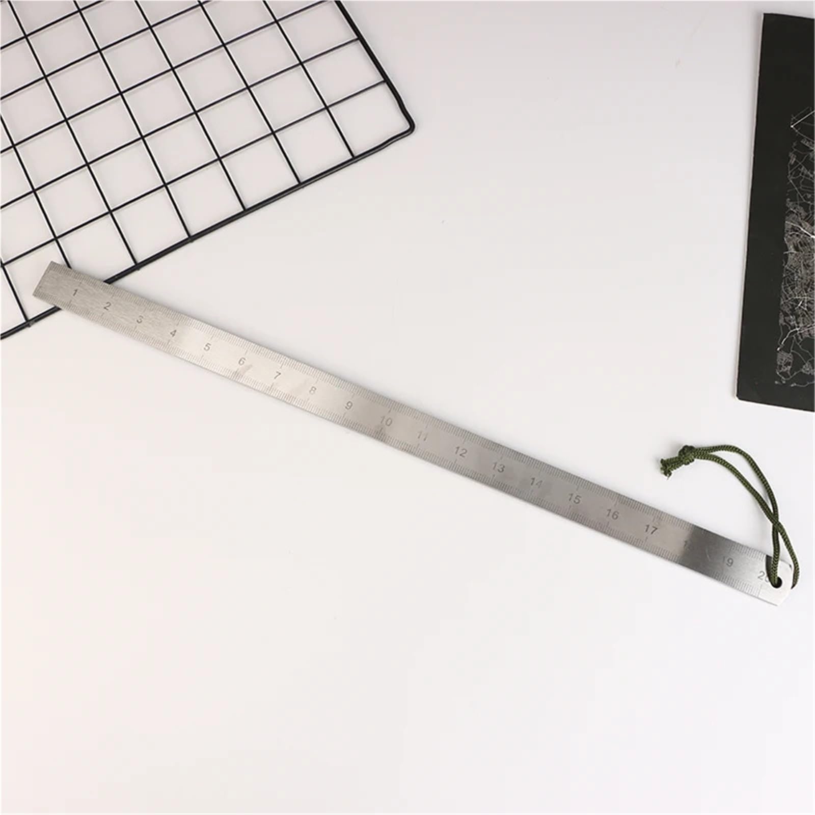 2-teiliges Lineal aus Edelstahl mit Zwei Skalen, verdickt, abgeschreckt, zufälligem Lanyard-Stil, ideal for Zeichnen und Messen für Engineering, Schule, Büro, Zuhause(Thickness:5.0mm)