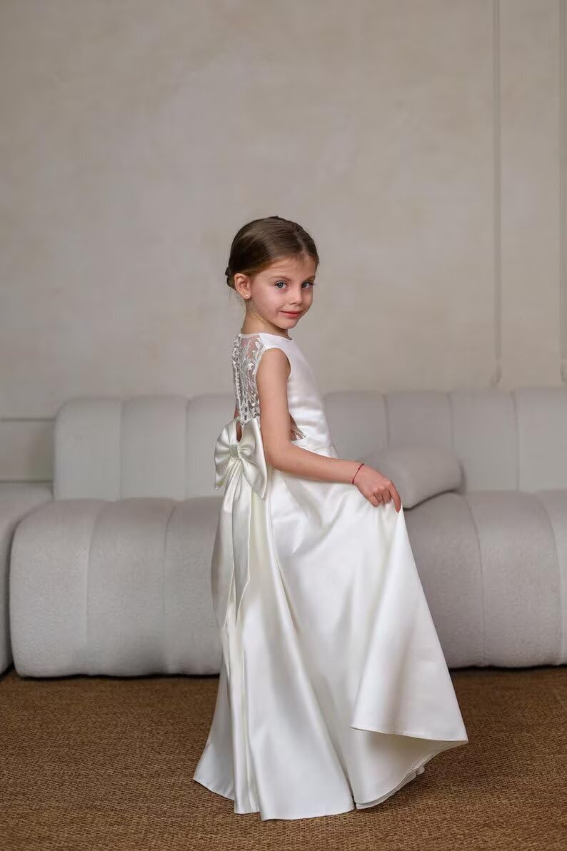 Lace Applique Flower Girl Dress for Wedding Bow Knot Satin Crew Neck Ball Gowns Sleeveless First Communion Long Dress