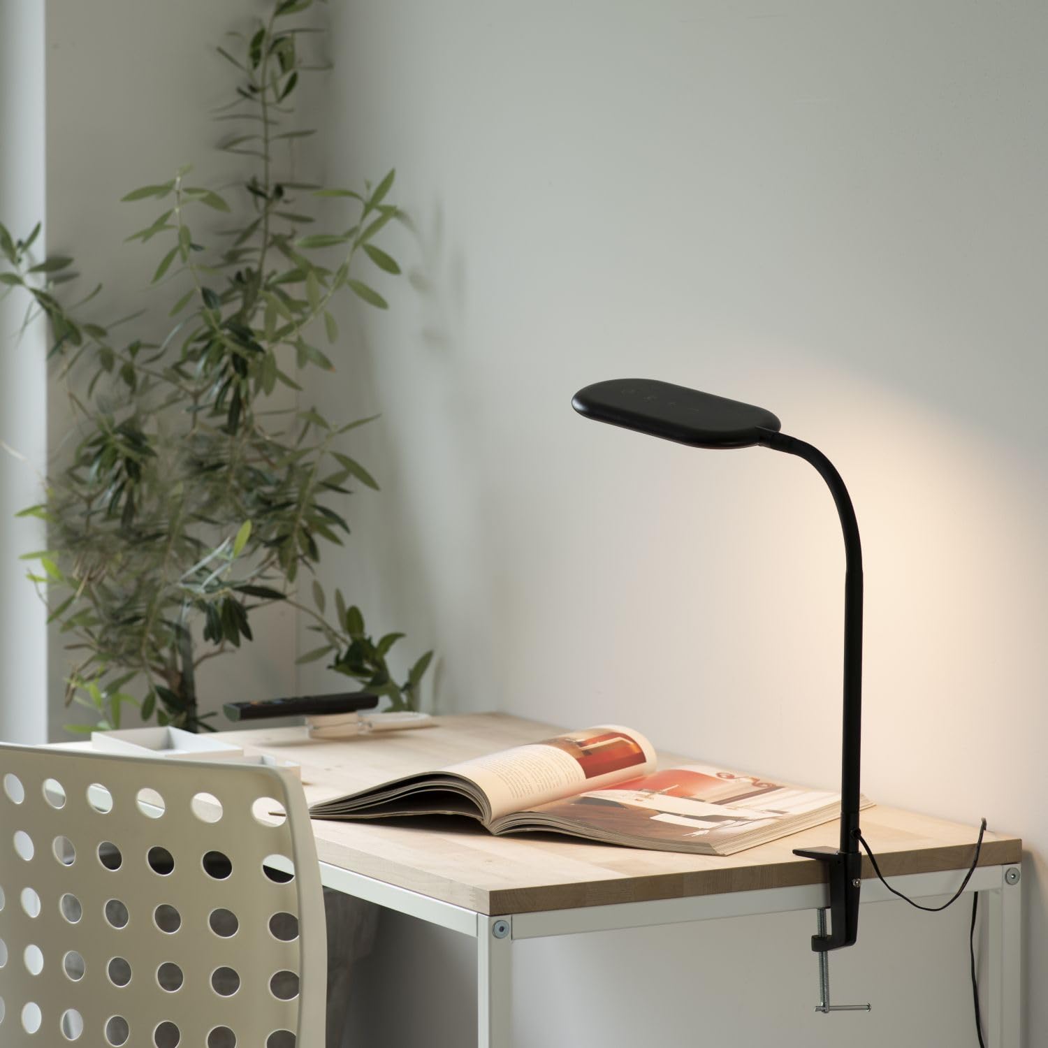 Licht-Erlebnisse LED Klemmleuchte Metall Schwarz Büro Schreibtisch H:67 cm 3000-6000 K 1180 lm Touch Dimmer Farbtemperaturwechsel flexible Tischleuchte Modern HESWIN