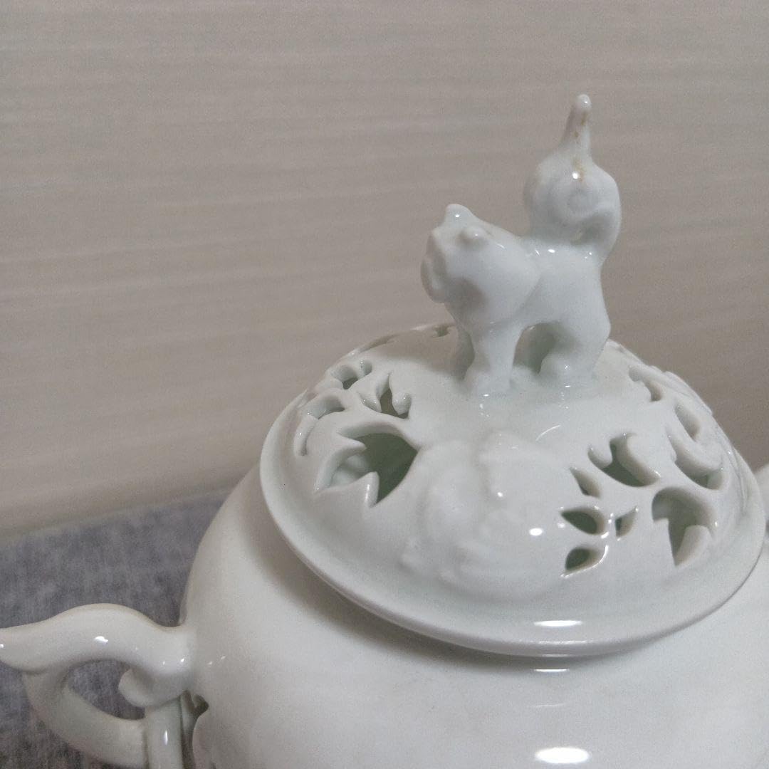 633  杉原一壷　白磁　香炉　　　　　有田焼 Amazon.co.jp: ホワイト陶器 透かし彫り 有田焼 杉原一壺 三脚 香炉