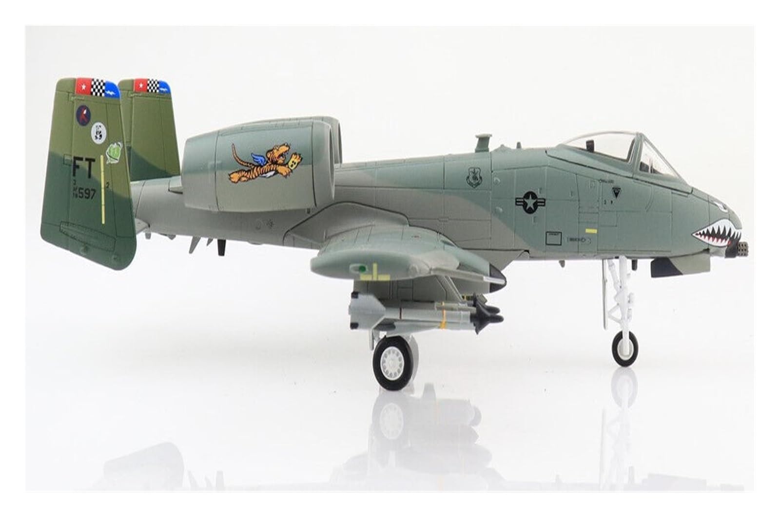 Must-Have for Collectors Modello in Piccola Scala Aerei 1 72 per American A-10C II A10 Ground Fighter Air Force 75th FS Tiger Shark Modello in Miniatura in Lega rifinita Kit di Costruzione