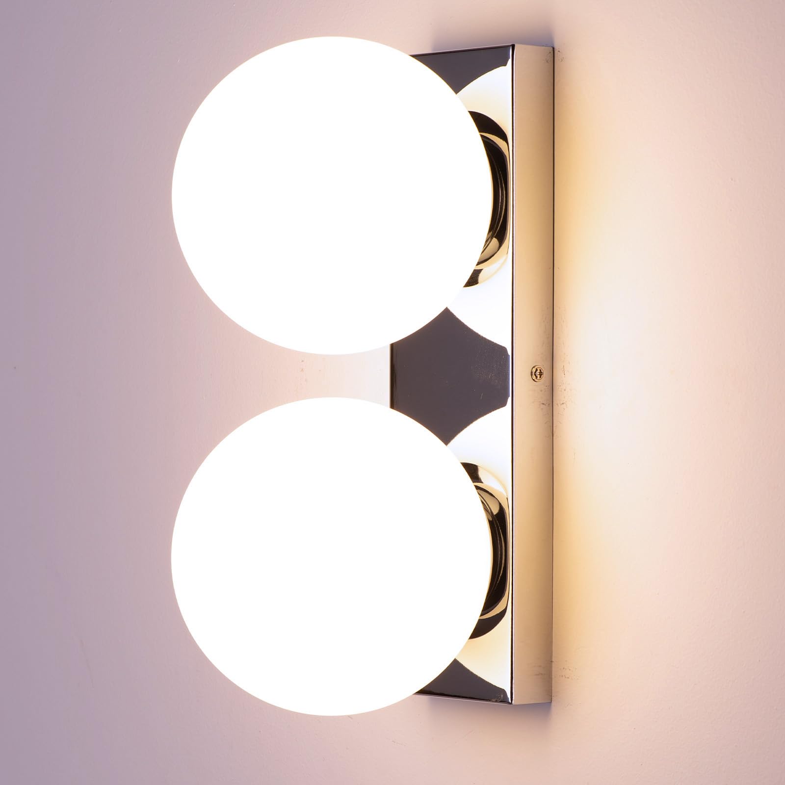 Alpinaluz Applique da parete con 2 sfere in vetro opaco Ø150 mm - Base rettangolare in metallo cromato - Stile moderno decorativo - Boccole E27 - Doppia luce per interni