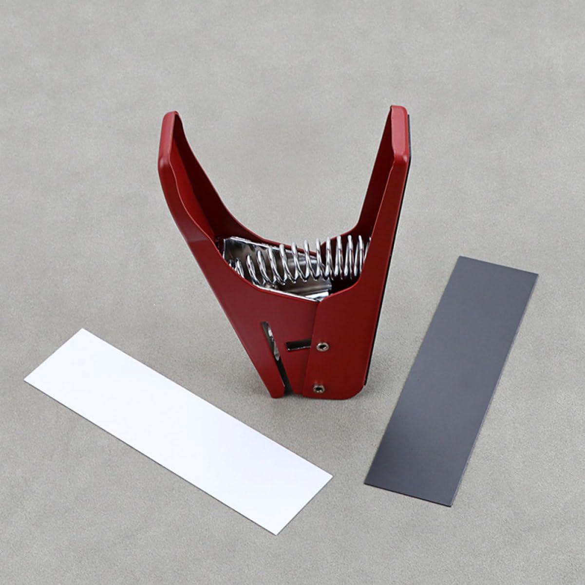 ibasenice Guitar Pick Cutter Professionelles Gitarren-zubehör Robuster Punch Für Individuelle Picks Einfach Zu Bedienen Ergonomisches Design Für Musiker Und Bastel-enthusiasten Rote