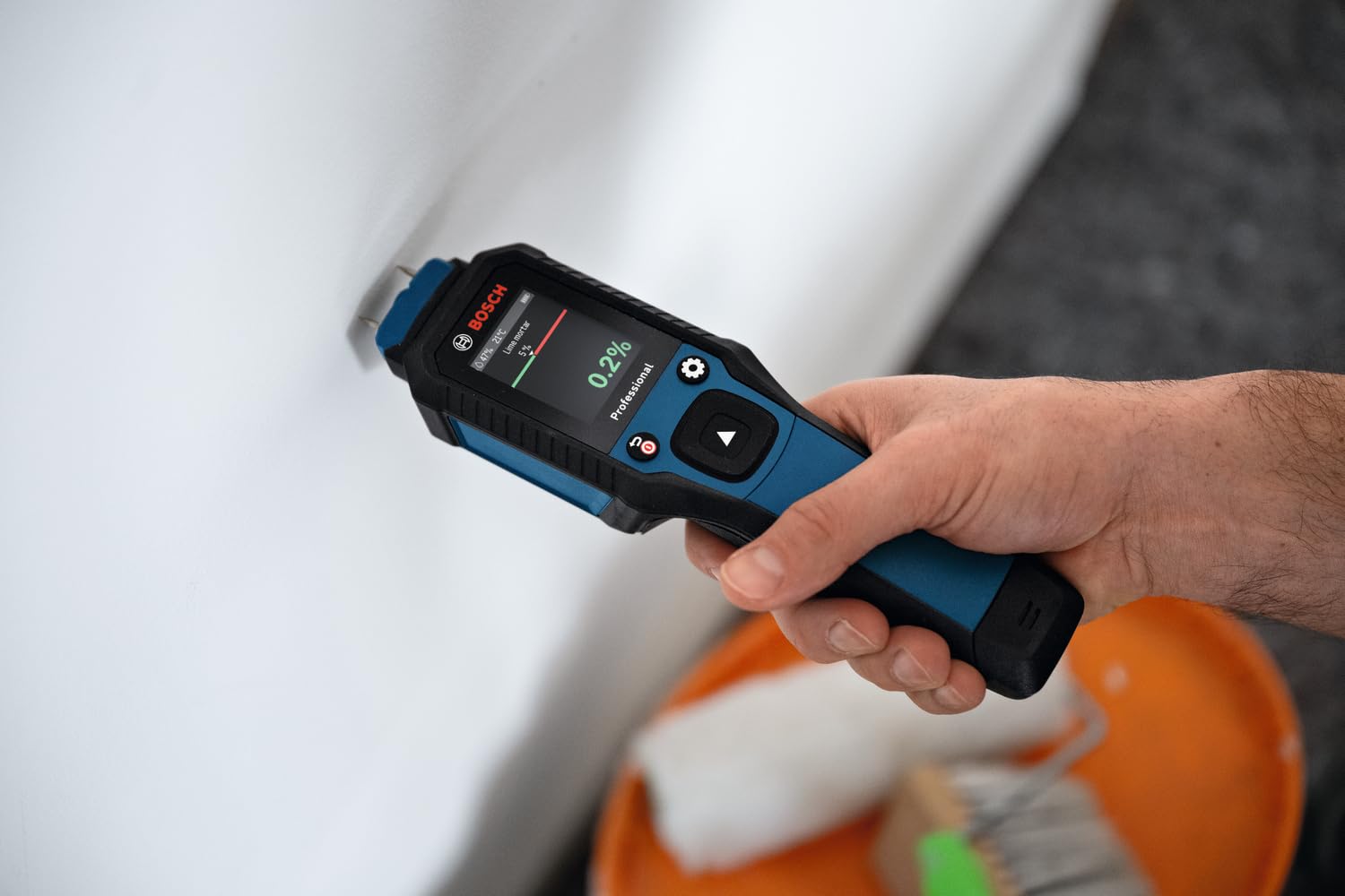 Bosch Professional Igrometro con pin di misurazione GMP 2-15 (misura 37 tipi di legno e 10 materiali da costruzione, termoigrometro integrato, IP65, 2 batterie AA, custodia)