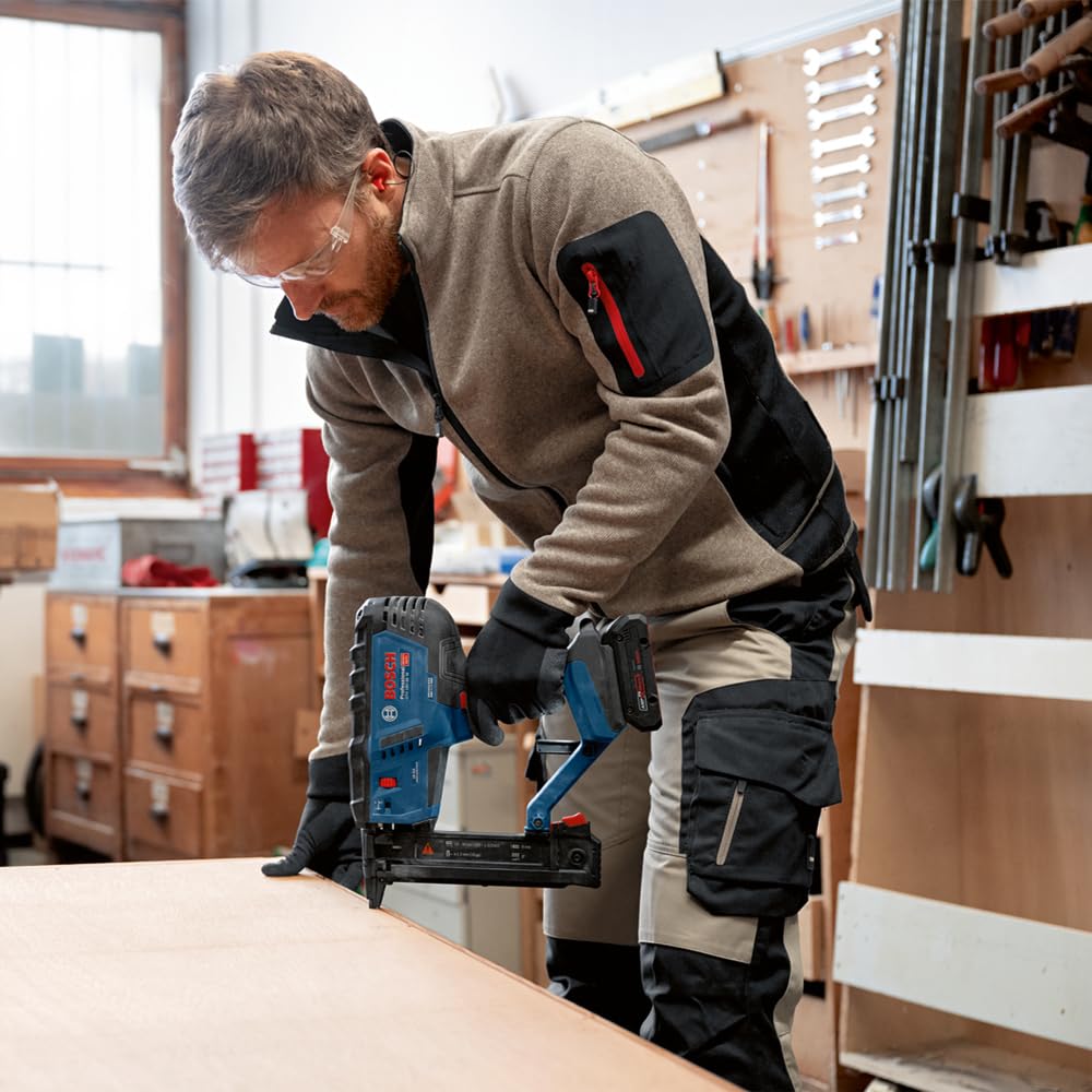 Bosch Professional 18V System Graffatrice per legno a batteria GTH 18V-38 M (motore brushless, modalità di attivazione singola e a contatto, incl. L-BOXX, senza batteria/caricabatteria)
