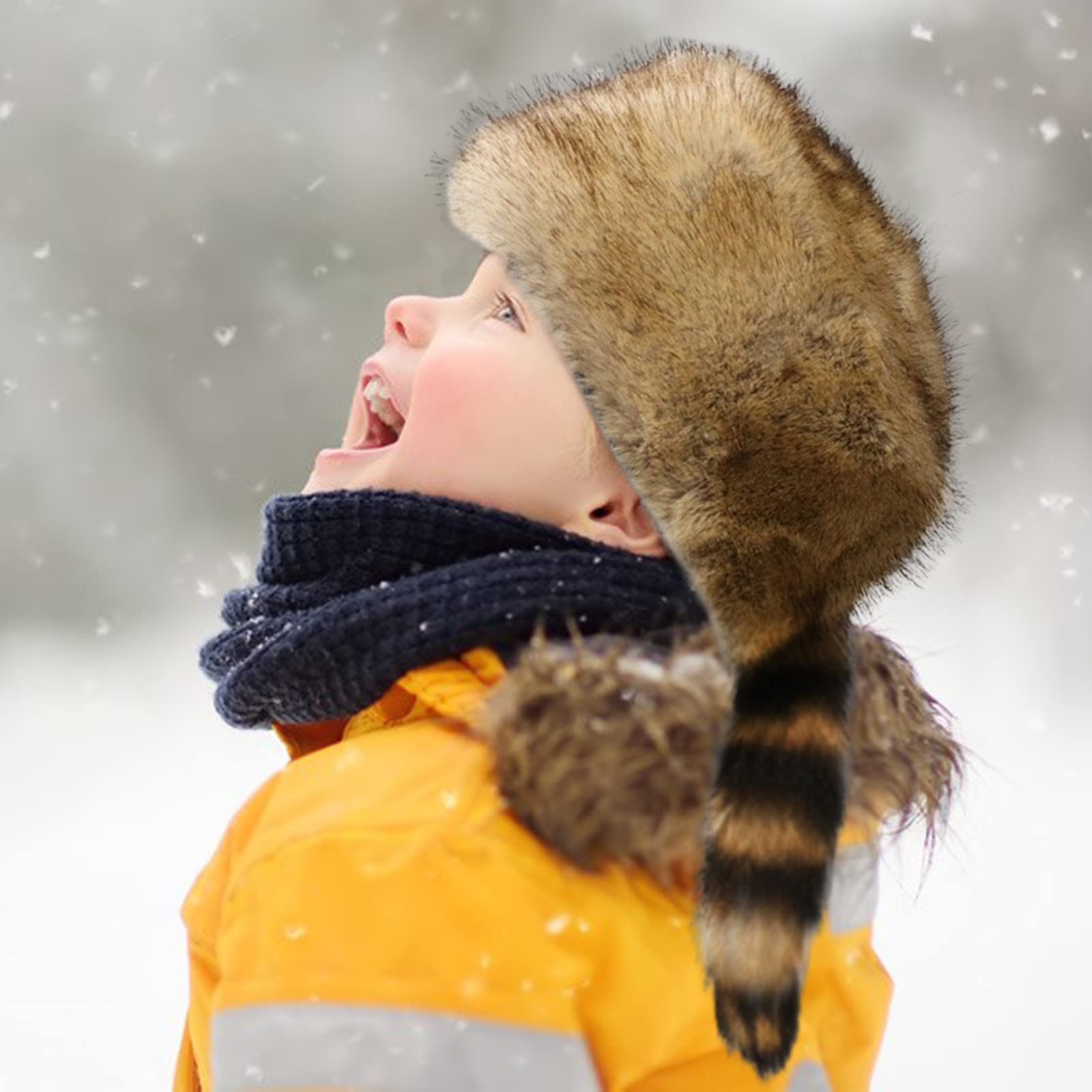 Altsuceser Gorra de piel sintética con cola de mapache y parte superior plana, sombrero de cola de mapache para invierno