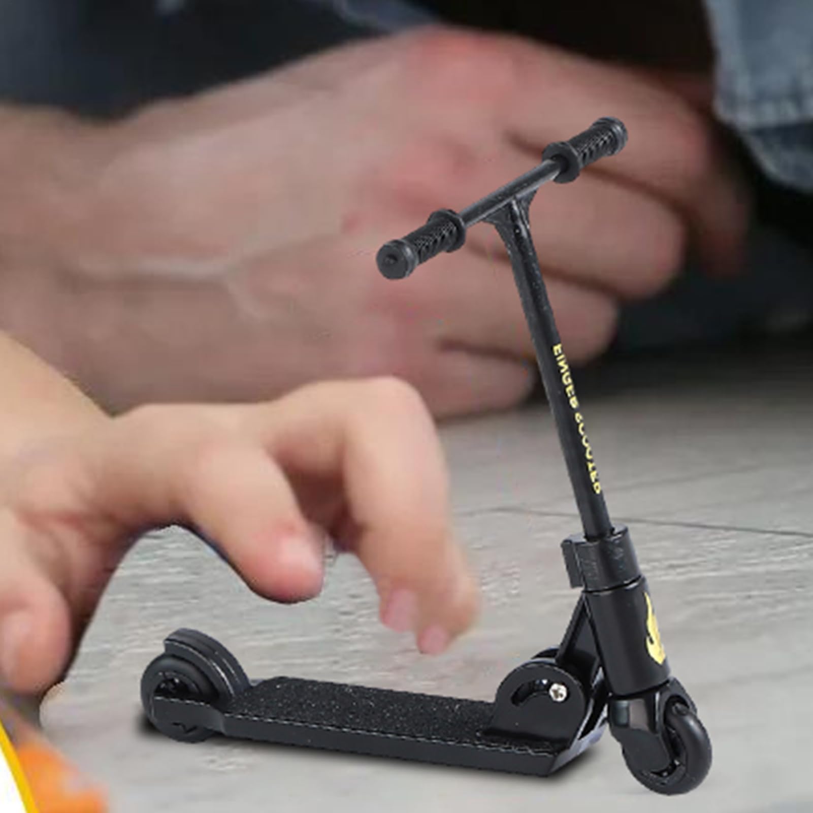 Genérico Mini-Skateboards für Kinder: 8 cm große Stunt-Scooter, Spielzeug für kompakt und faltbar, spannender Schreibtisch-Sport | Tragbares Training mit den