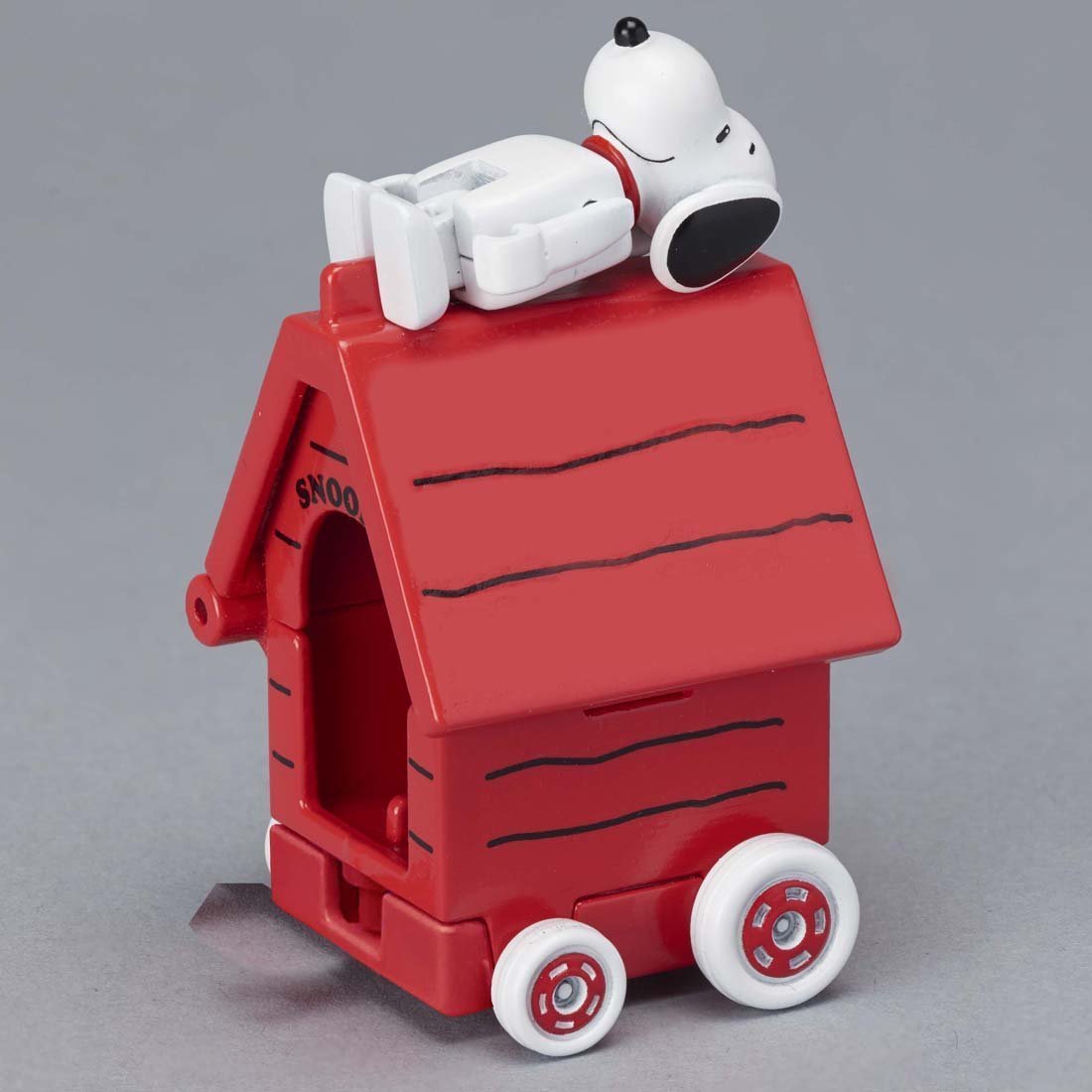 Takara Tomy Dream Tomica Ride-On R01 Snoopy x House Car Vehcile