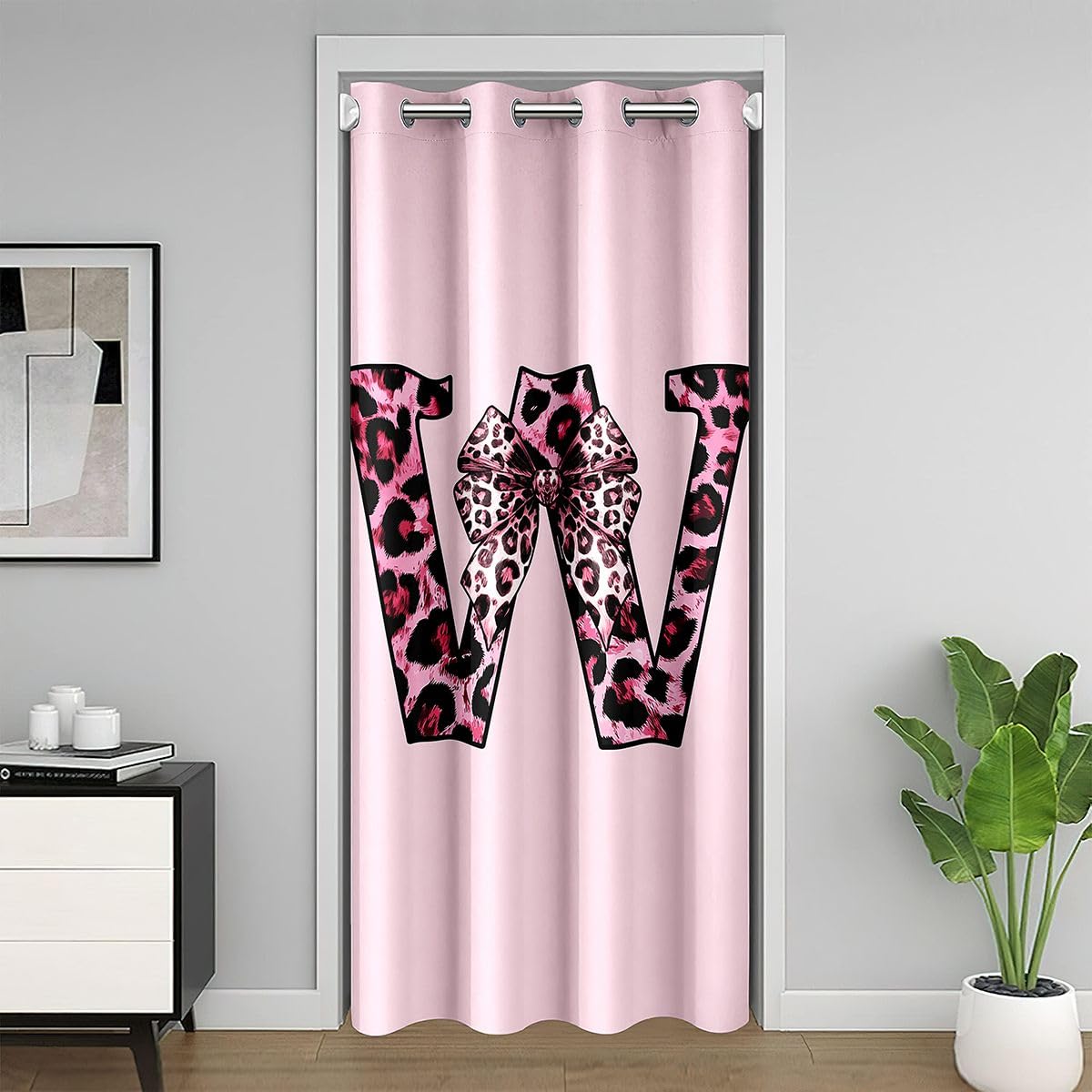 Rideau de porte léopard pour entrée chaleureuse et salon cocooning