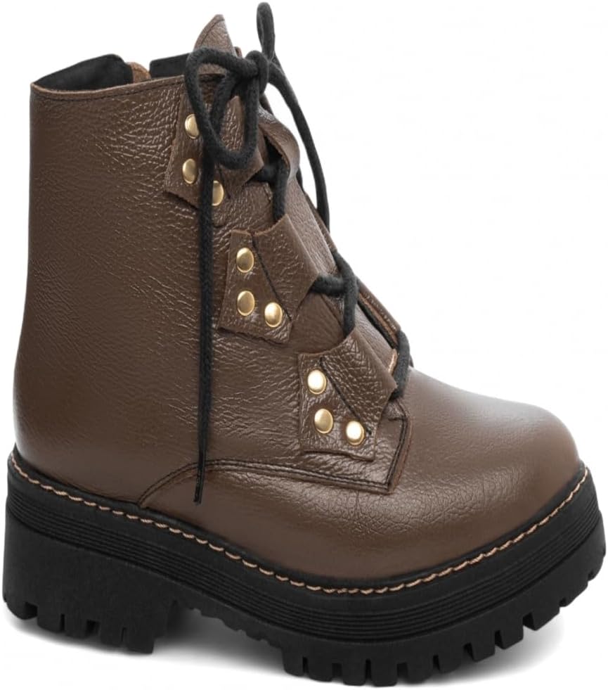 Bota Coturno Sola Tratorada em Couro em promoção! Veja a oferta e mais achadinhos de Botas Hoje é o melhor dia para comprar Bota Coturno Sola Tratorada em Couro com aquele preço maroto! Promoção! Aproveite a oferta!