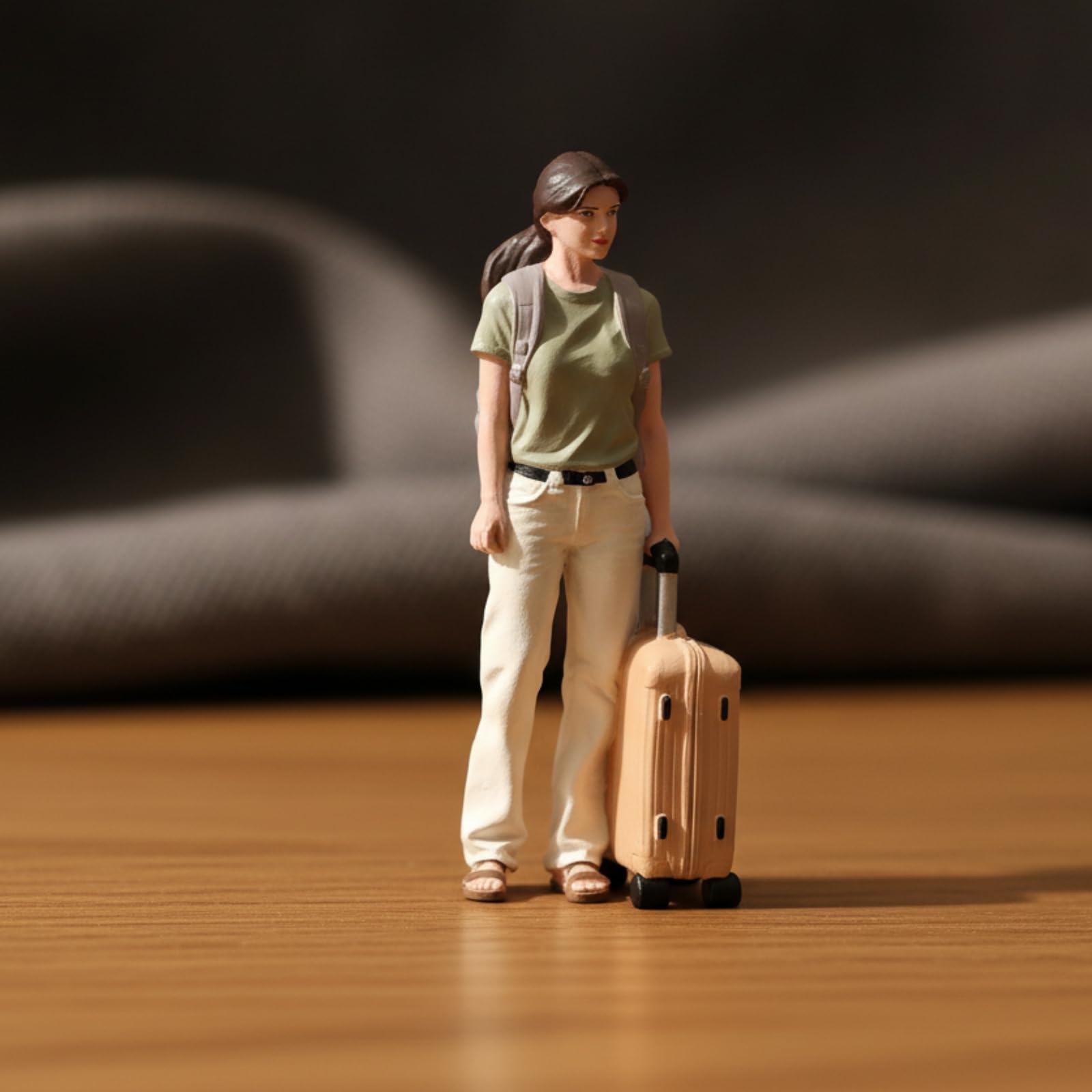 Reisende Miniaturfigur handbemalt Miniatur-Frau mit Koffer detailgetreu Figurenkoffer für Sammler, 1/18