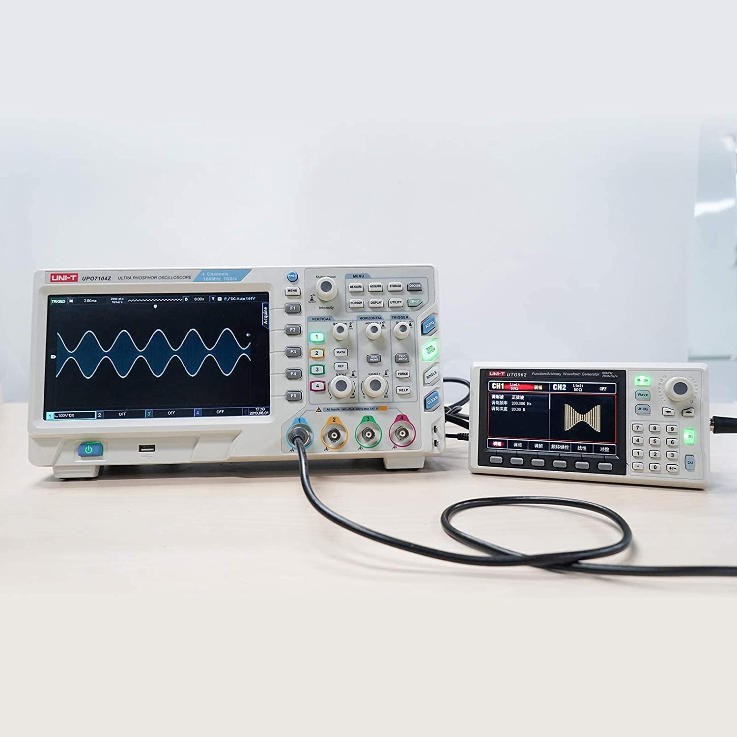 UNI-T UTG962E Generatore di segnale, DDS 60 MHz Function Arbitrary Waveform Generator con TFT LCD da 4,3 pollici, misuratore di frequenza 200 MSa/s a 2 canali (110-240 V EU Plug)