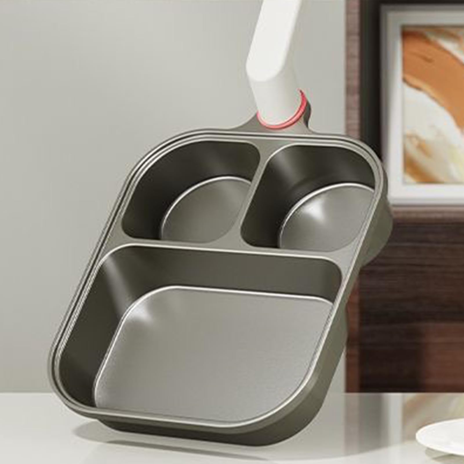 Tegamino per uova Padella colazione a 3 scomparti | Padelle in Titanio Antiaderente con Coperchio e Spatola in Silicone su piano cottura per la preparazione di uova, pancake e