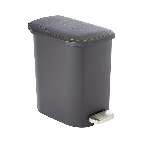 Tienda Basics Cubo de basura compacto de plástico para baño con pedal manos libres, cierre silencioso, 6 litros, negro, tapa incluida