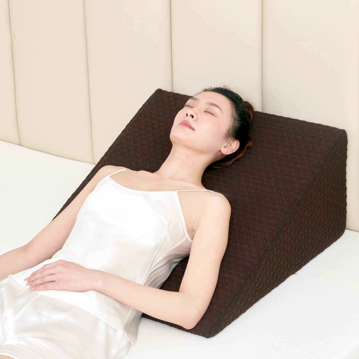 Amazon｜三角クッション 枕 腰枕 背もたれ クッション ベッド 胃