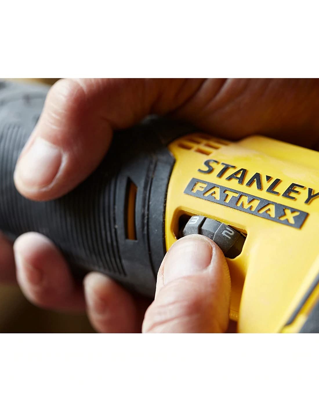 Multi-Herramienta STANLEY FatMax SFMCE500M2T (2 Baterías de 4,0 Ah + Cargador + TSTAK VI)