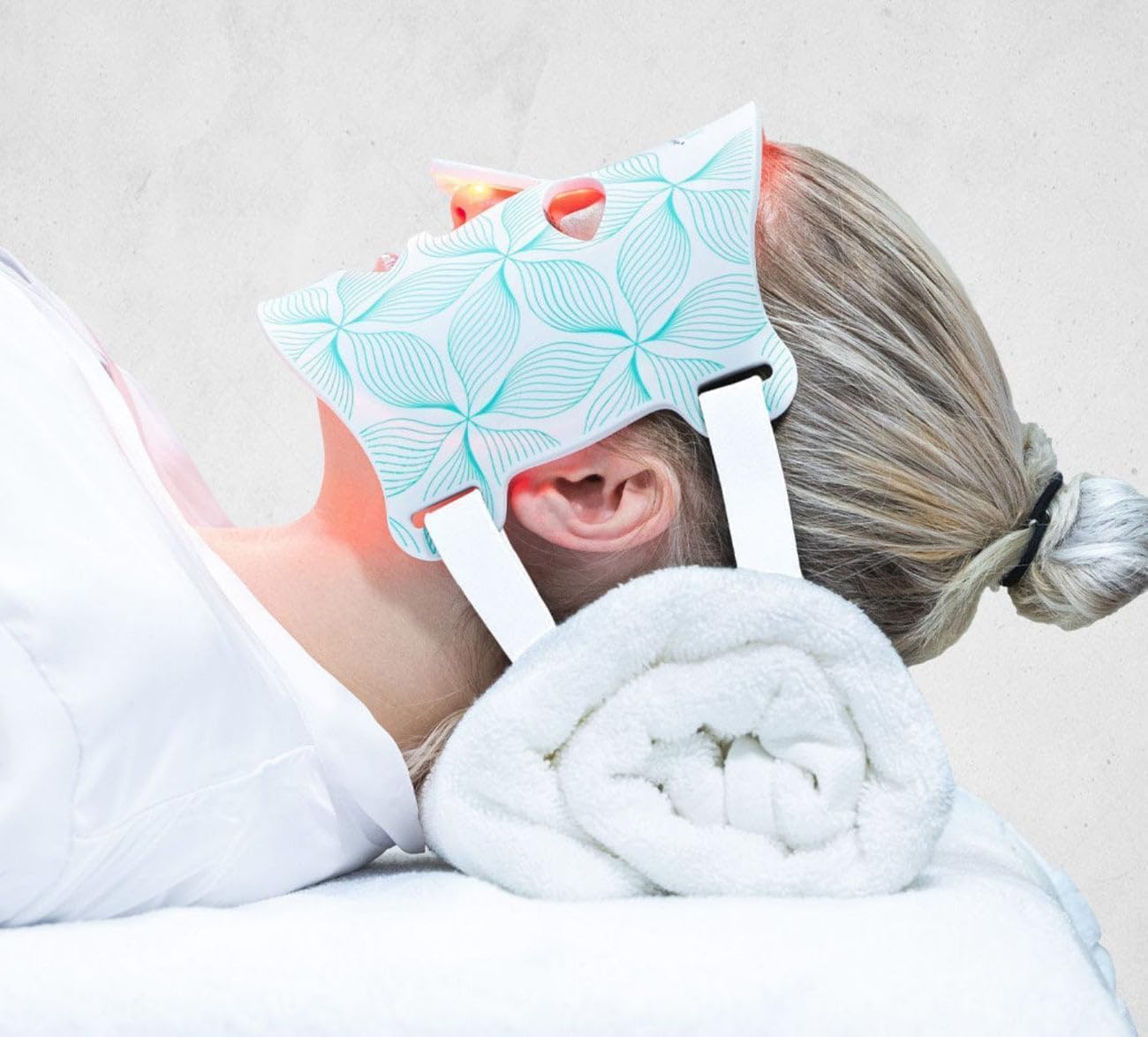 Omnilux Contour Face. Maschera per terapia della luce LED flessibile approvata dalla FDA. Trattamento di livello clinico professionale. Maschera terapeutica antirughe antietà