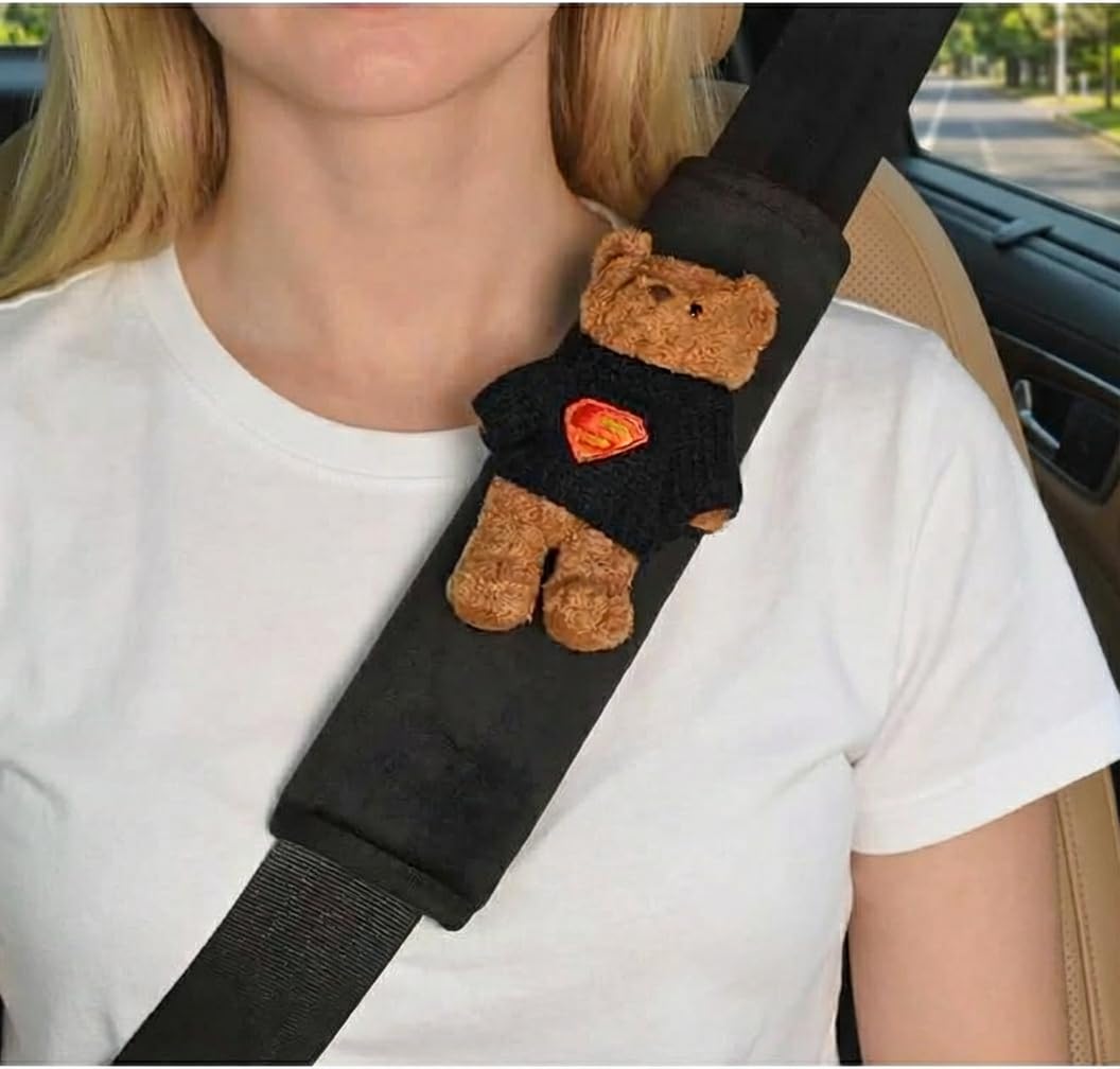 UNICOLD Funda suave para cinturón de seguridad compatible con todos los coches, cómoda mochila de conducción, diseño de oso marrón, 2 piezas (Superman)