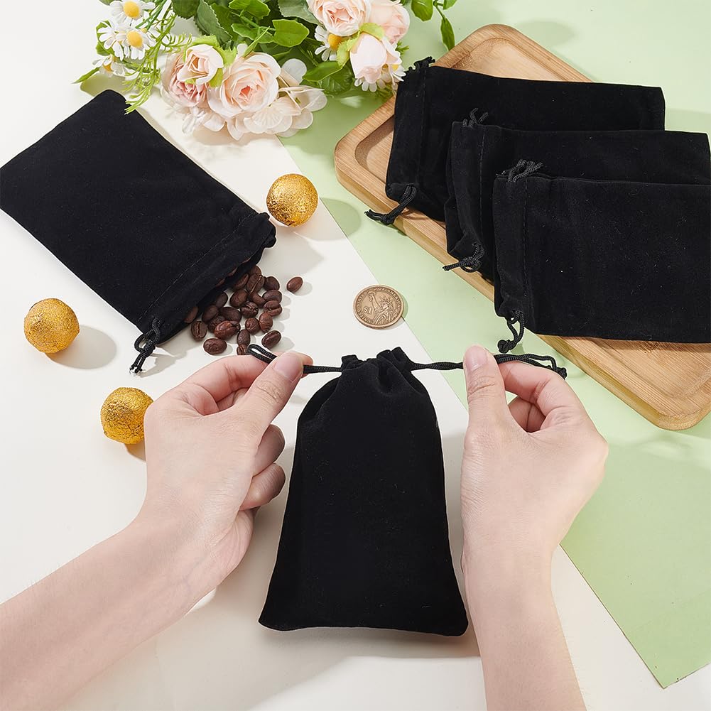 NBEADS 5 Bolsos del Terciopelo, Bolsa de Terciopelo Negro de 10×15 cm Bolsas de Tela con Cordón para Decoración de Navidad Joyas, Tapones para Oídos Y Llaveros