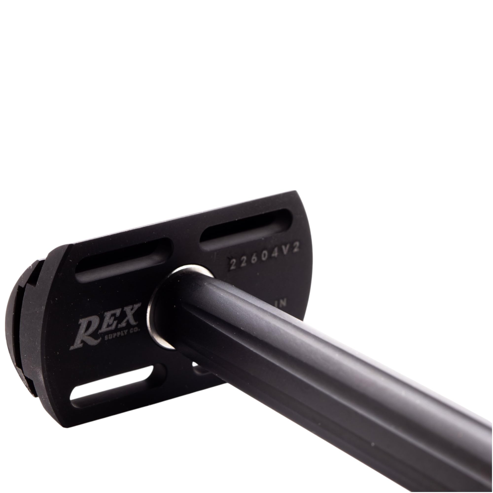 Rex Supply Co. Page Rasoio di sicurezza a doppio bordo in tre pezzi, finitura in alluminio nero corvino, leggero rasoio fresato CNC per uomo, strumento da barba adatto ai viaggi compatibile con tutte | La struttura leggera in alluminio fresato CNC offre u