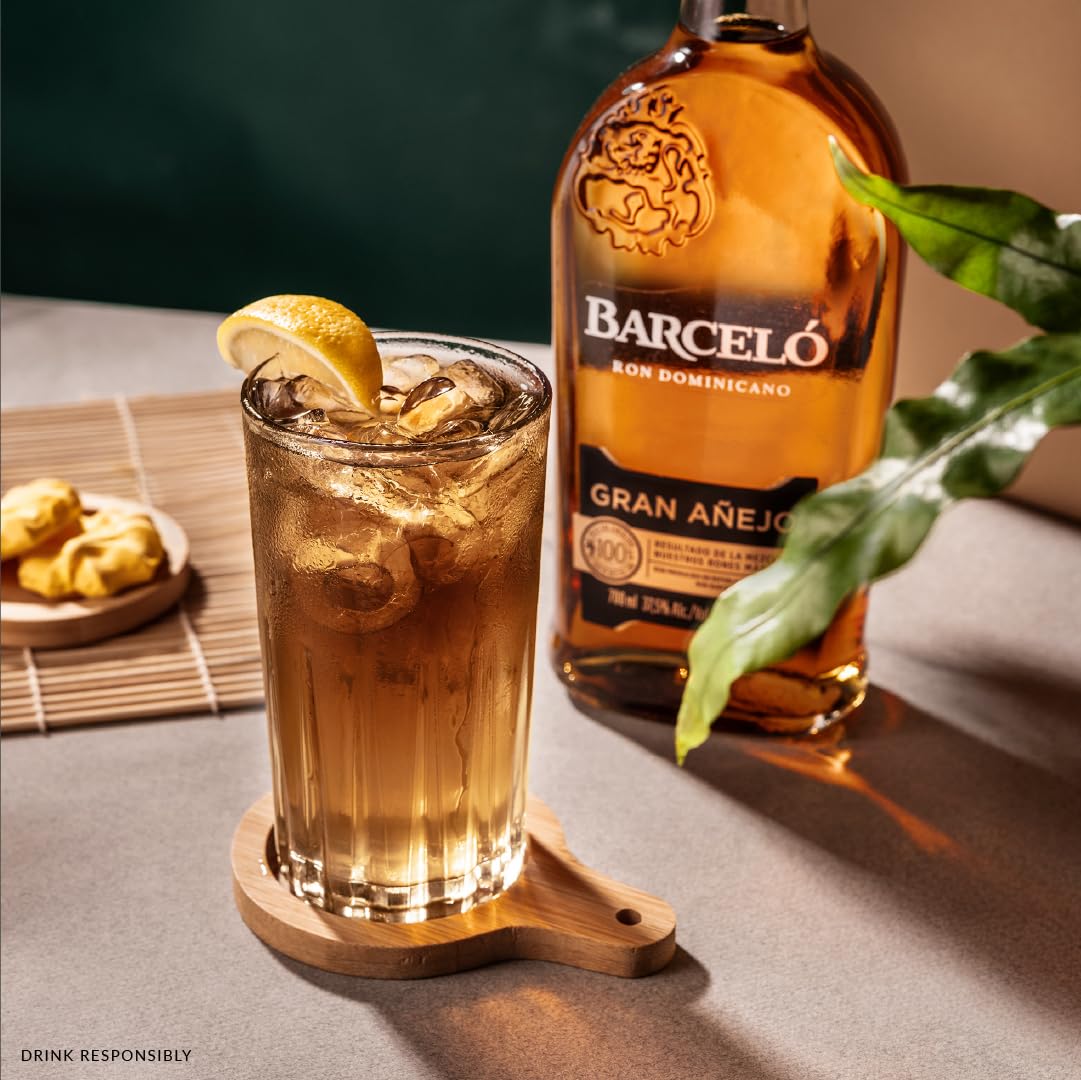 Ron Barceló Gran Añejo – Bottiglia da 700ml di Rum Ambrato, Invecchiato Fino a 6 Anni in Barrique di Rovere Ex Bourbon, Rum Dominicano da 100% Succo di Canna da Zucchero, Per Cocktail di Alto Livello